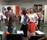 Alumnos realizando una actividad de baile en el Taller de Musicoterapia.